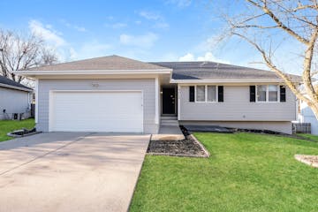 4012 NW DELWOOD CT BLUE SPRINGS, MO 64015